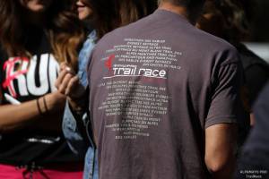 Το μπλουζάκι από έναν παλιό / αγαπημένο αγώνα. Με χιούμορ "δείχνει" τη θέση του στο στερέωμα των τότε σπουδαίων αγώνων του κόσμου!