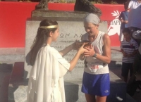 H Lizzy Ηawker νικήτρια γυναίκα στο Σπάρταθλον 2012